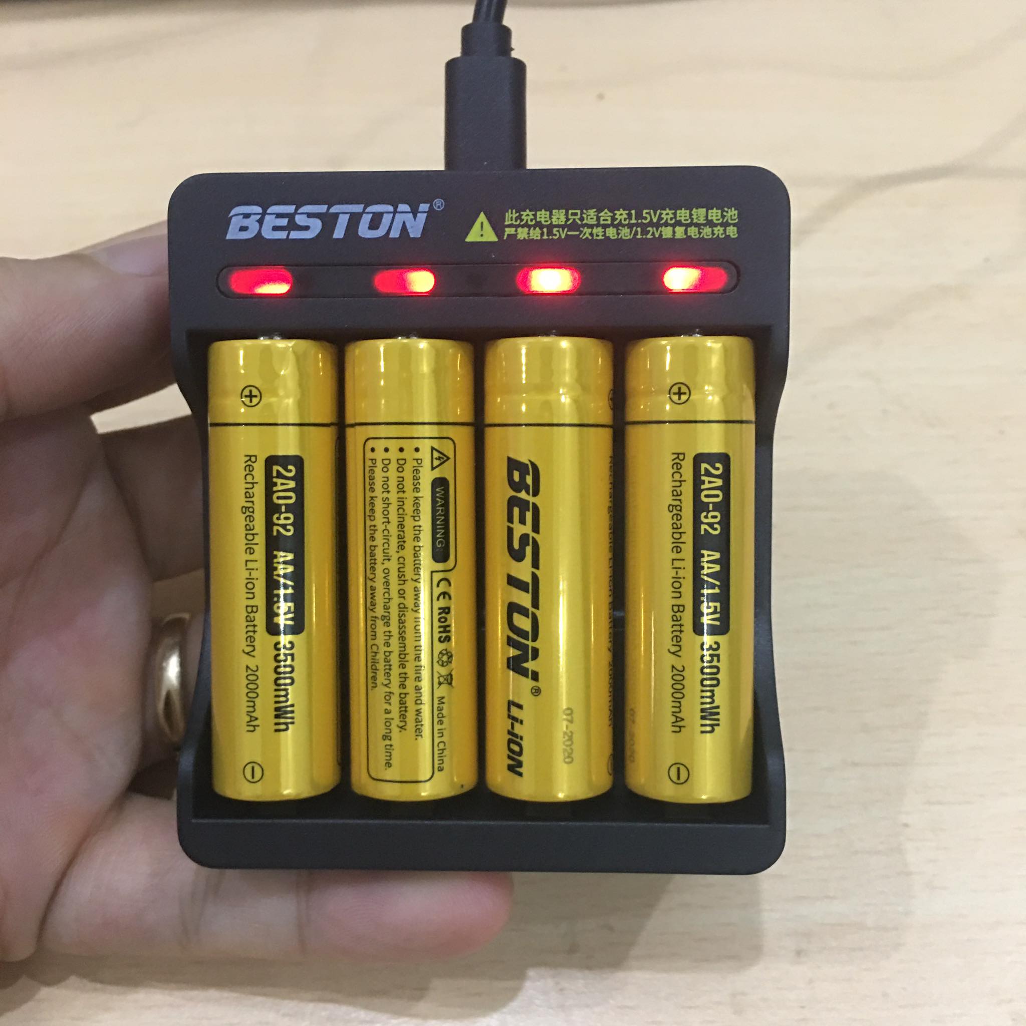 Pin sạc AA/ AAA Beston chính hãng 1.5V dung lượng cao  bộ sạc nhanh