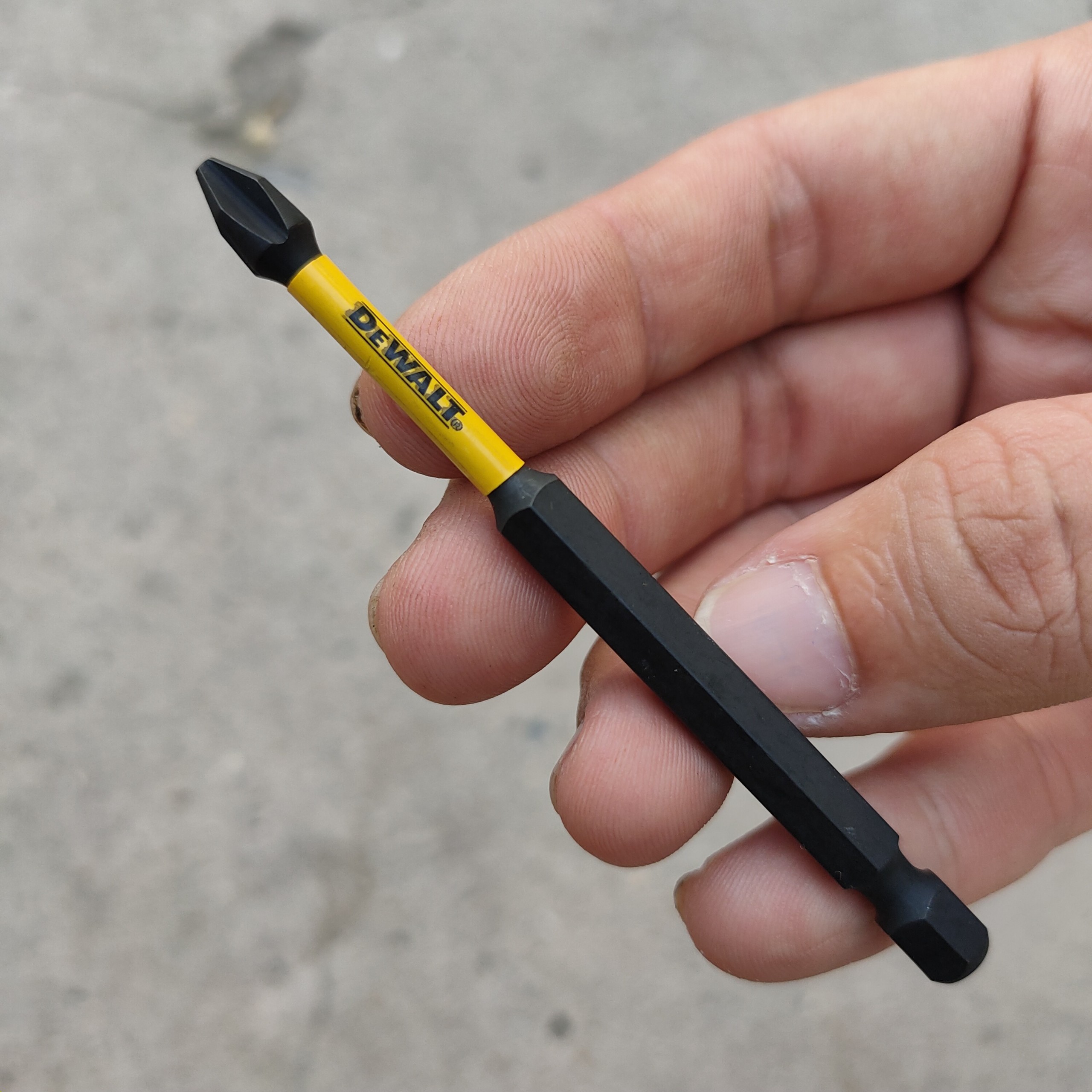 Mũi vặn vít dewalt ph2 - dài 9cm - đen tem vàng