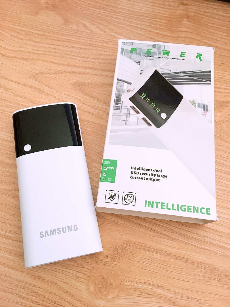 Pin sạc dự phòng Samsung 2 cổng Usb có đèn led báo phần trăm pin