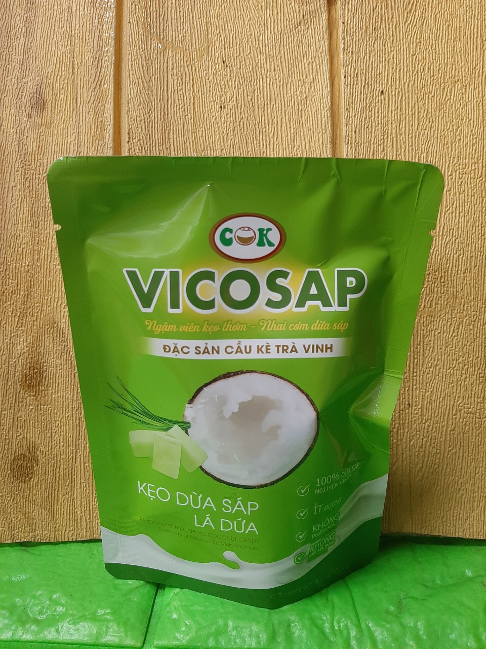 Kẹo dừa sắp lá dứa VICOSAP 100G - Đặc Sản Cầu Kè Trà Vinh