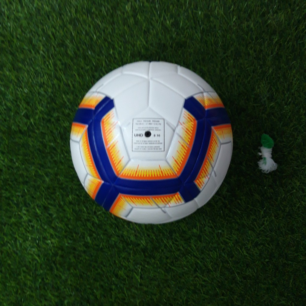 QUẢ BÓNG ĐÁ SỐ 4 MẪU NGOẠI HẠNG ANH 2019(TẶNG KIM TÚI+ ĐÔI TẤT DÀI ĐÁ BÓNG) TRẮNG PHA MẦU