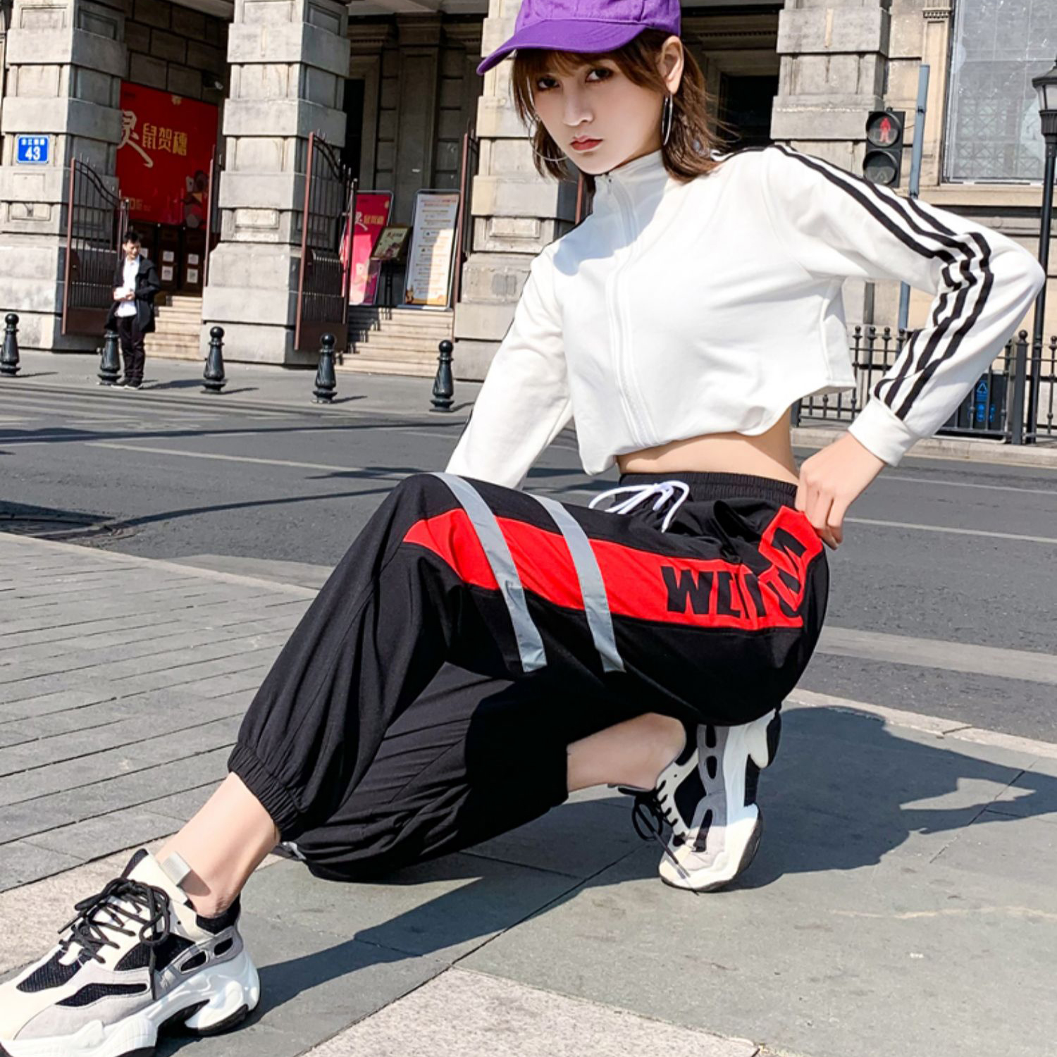 Quần Jogger Nữ Sọc Viền Lớn Phối Hai Sọc Ngang Gối Chữ Bo Ống Trẻ Trung Thời Trang SMARTLY GIRL JOGGER NAM 9000069V3