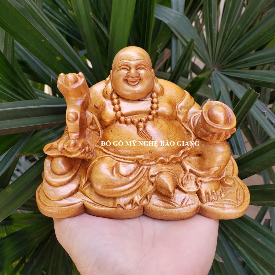 Tượng phật di lặc để ô tô gỗ bách xanh