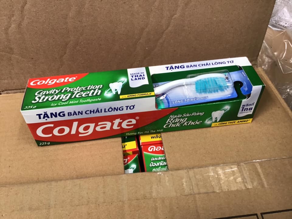 Kem đánh răng Colgate tặng bàn chải của Thái