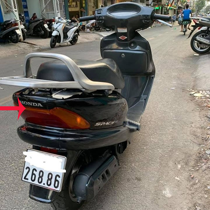 [ĐÃ RẺ LẠI MIỄN SHIP] Thanh nắp hậu gắn xe SPACY màu VÀNG chống bay màu hiệu quả