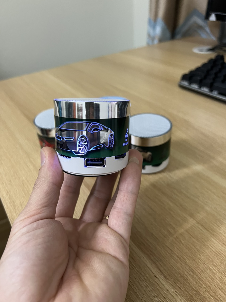 Loa mini bluetooth A9 Có đèn led nháy theo nhạc