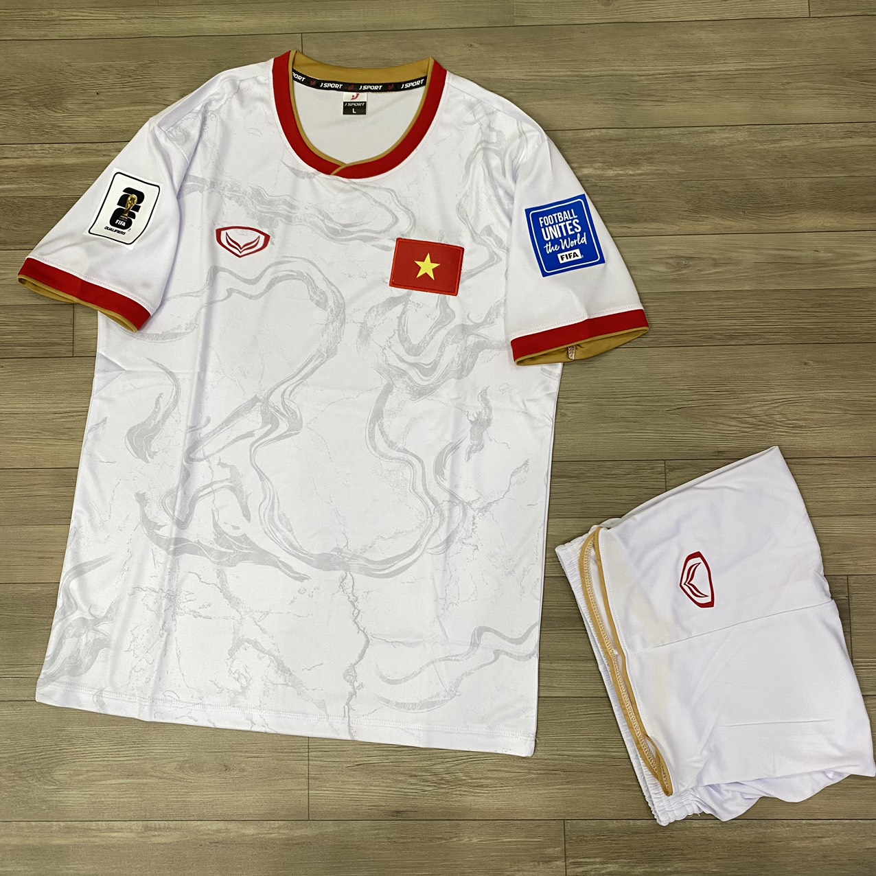 Bộ quần  áo bóng đá tuyển Việt Nam VN trắng JP FLG WC2026 (vòng loại)