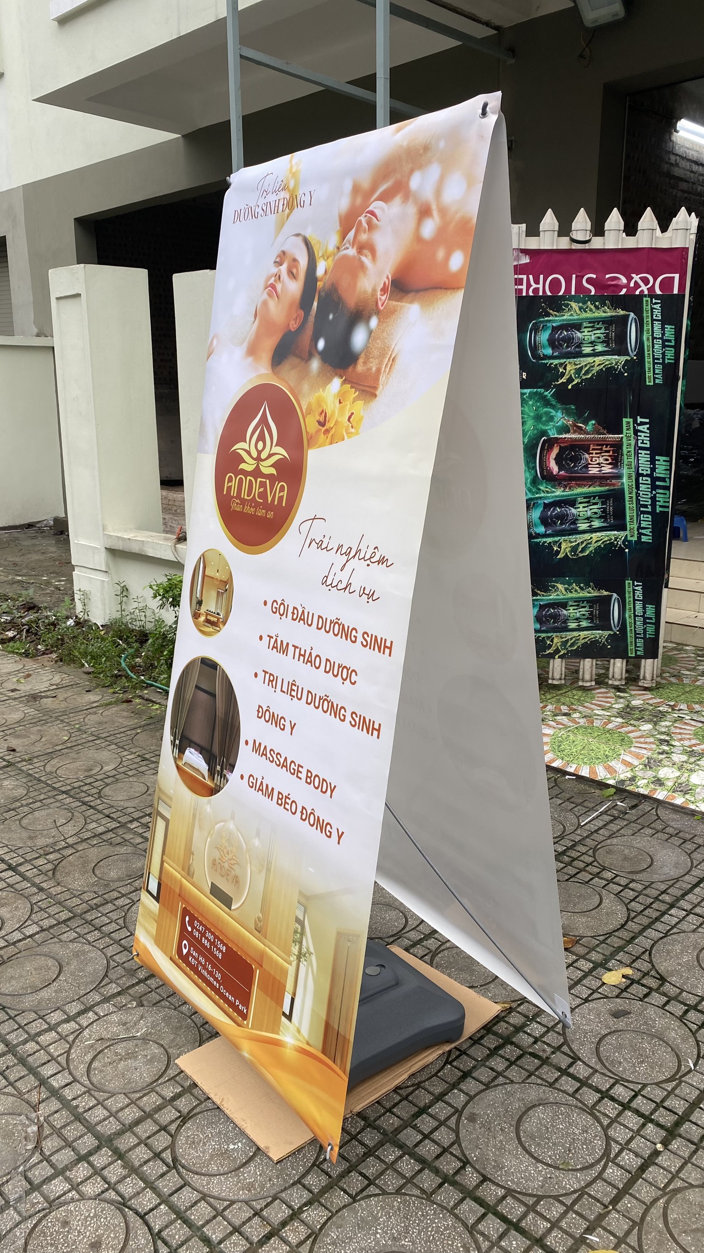 Standee đế nước, treo banner 2 mặt, Standee X cản gió, chuyên để treo ngoài trời , đế chứa được nước hoặc cát