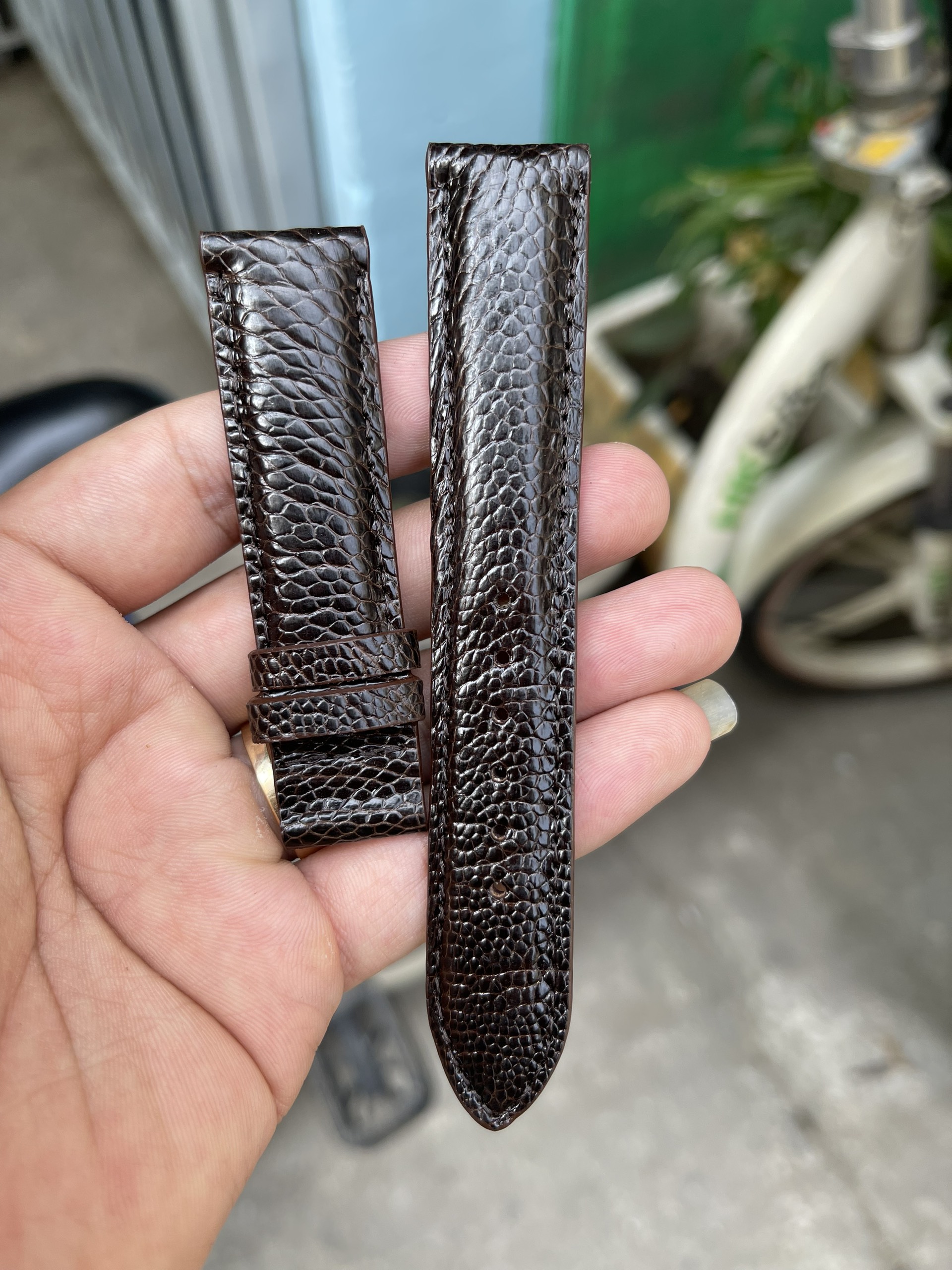 Dây Đồng Hồ Da Đà Điểu Màu Nâu Đen Size 18,20,22 Khuyến Mãi Tặng Kèm Khóa, Chốt Và Tool