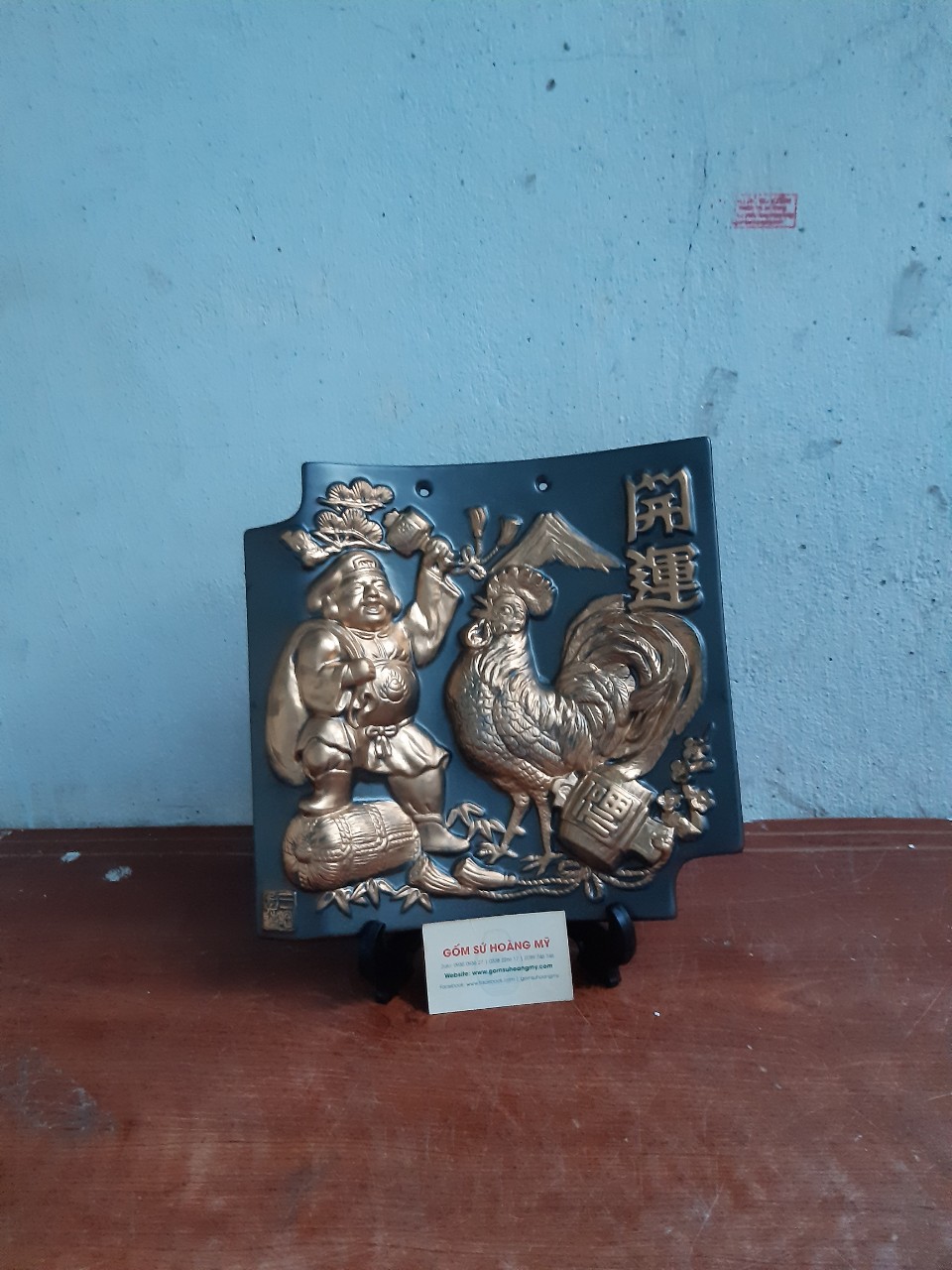 Tranh gốm phù điêu nhũ vàng thần Daikokuten nhật bản