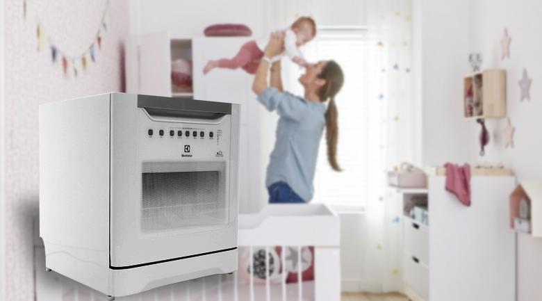 Máy rửa chén mini Electrolux ESF6010BW 1480W - thiết kế nhỏ gọn vận hành êm Máy rửa chén mini Electrolux ESF6010BW 1480W - thiết kế nhỏ gọn vận hành êm
