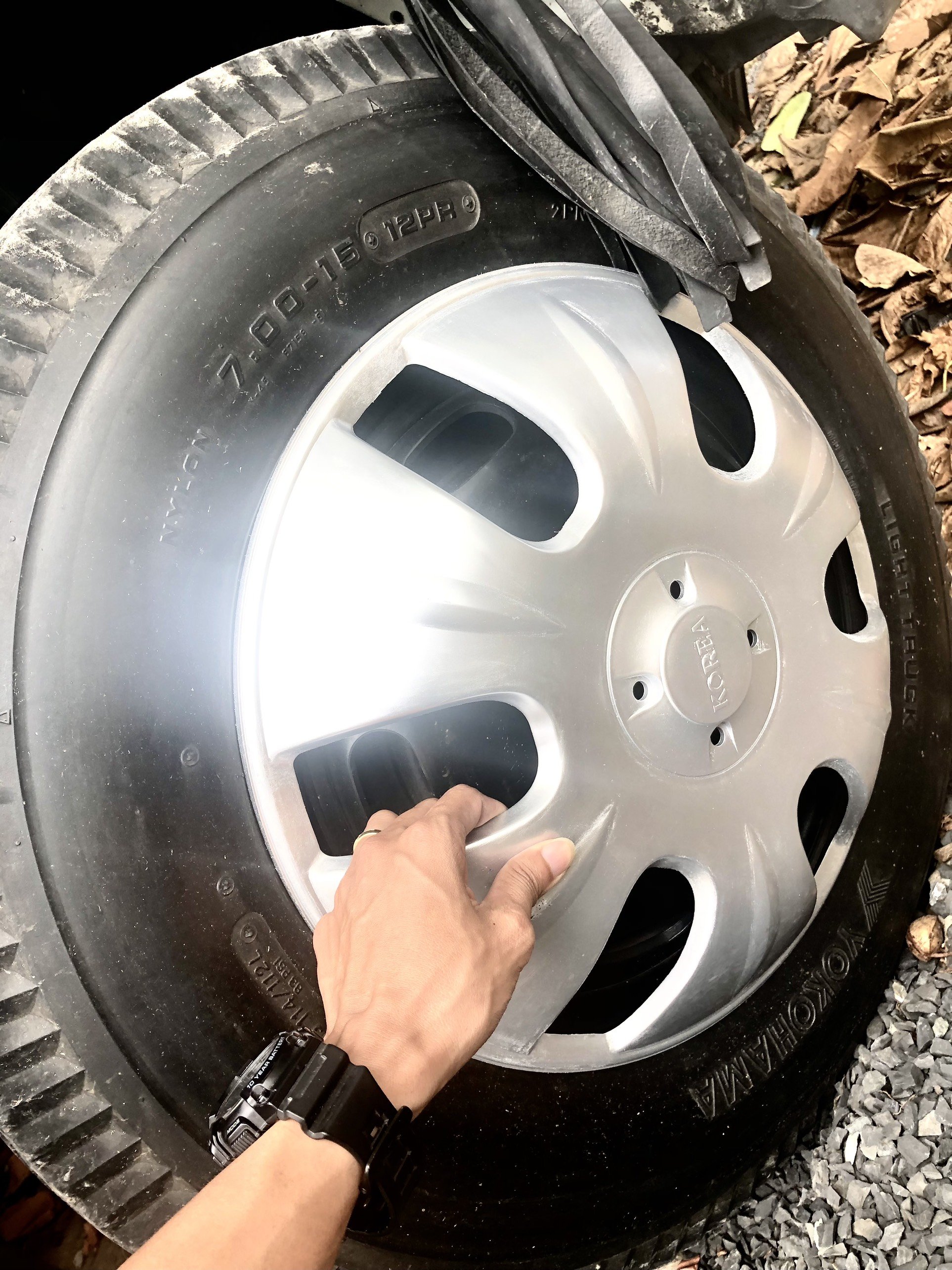 [Giá hủy diệt] chụp mâm ốp lazăng chưa sơn r16  cho xe tải bằng nhựa dẻo có sẵn bass gắn