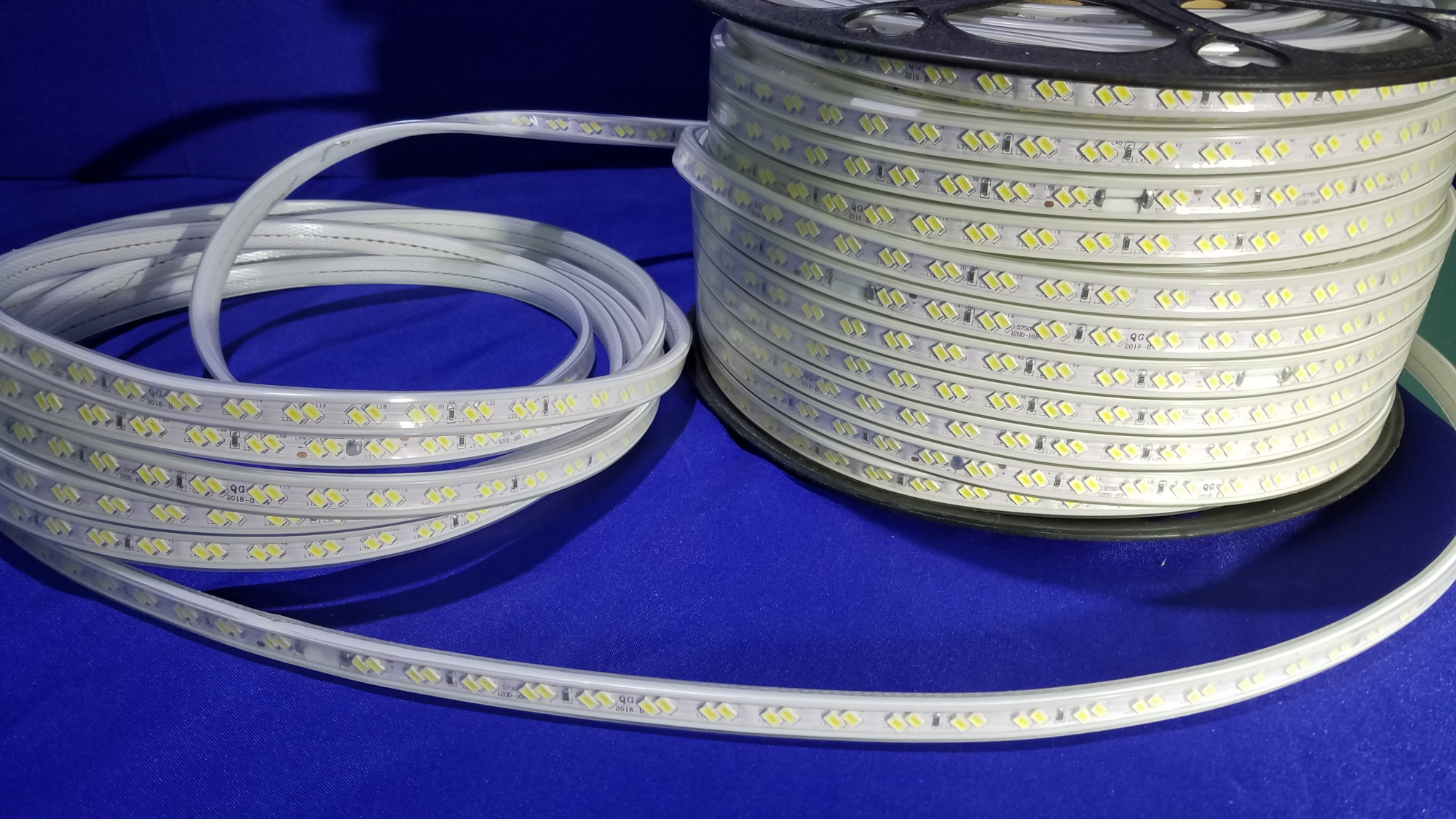 Dây led trang trí 2 hàng chống nước , lắp đặt hắt trần thạch cao , quấn cây nhiều màu