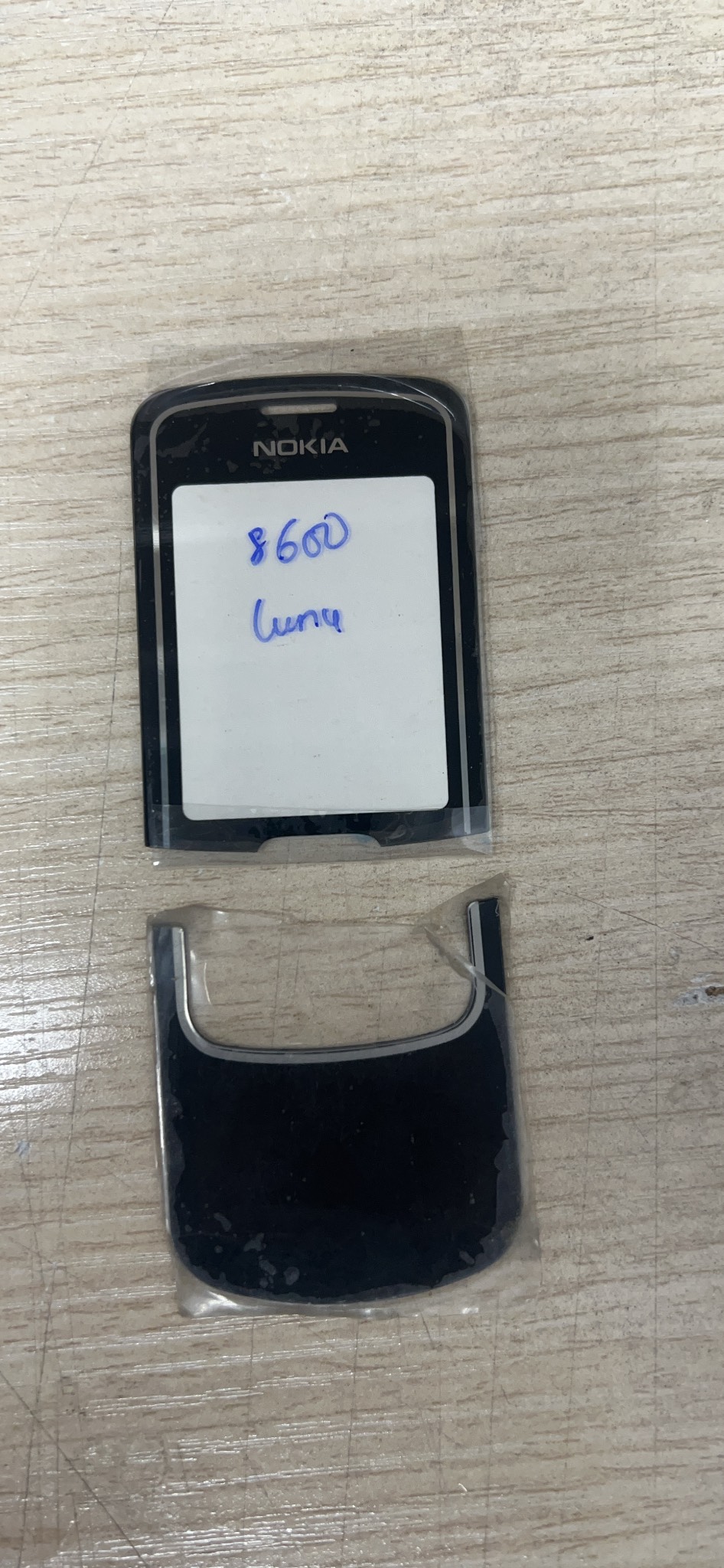 Mặt Kính kèm che phím Nokia 8600 Luna loại tốt