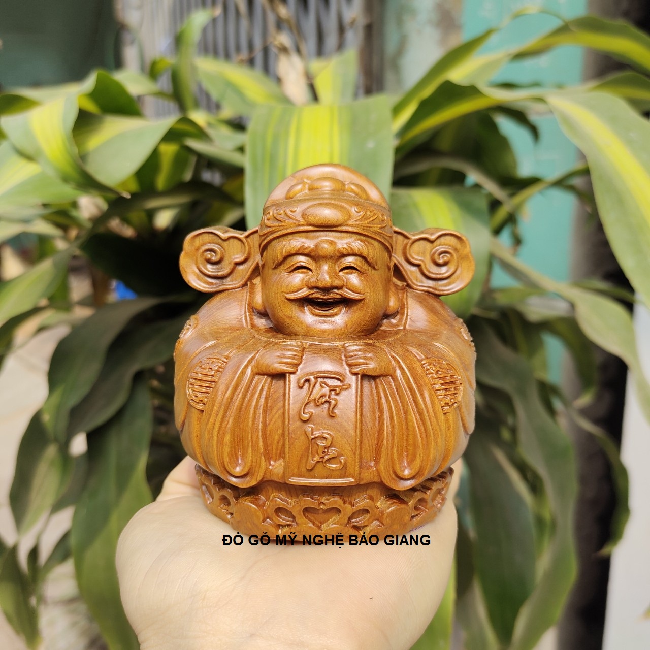 Tượng Thần tài gỗ bách xanh thơm