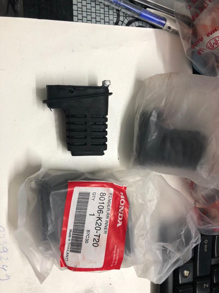 1 cặp: 2 chân xinhan sau cho cub đèn vuông: DD-DH-82-83-84-92-94- hàng thái