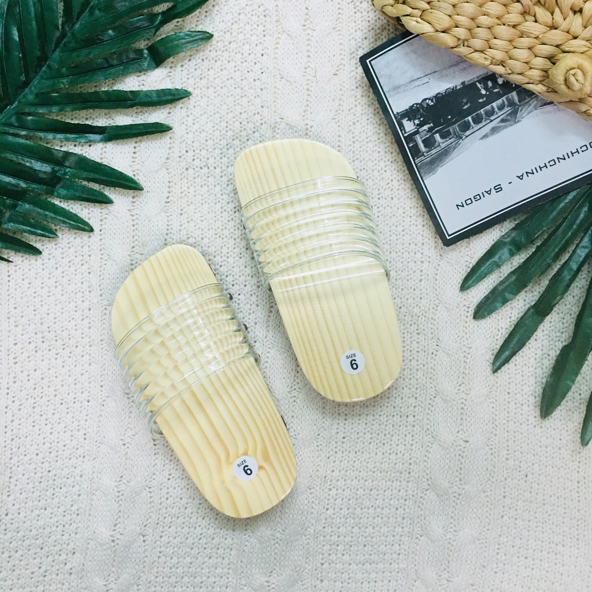 Guốc gỗ thông cho bé - quai trong có vân siêu nhẹ - đế cao su 2 lớp