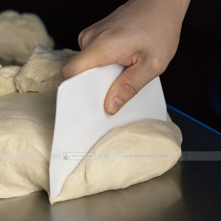 Cắt bột breadleaf 13.5 x 9.5cm