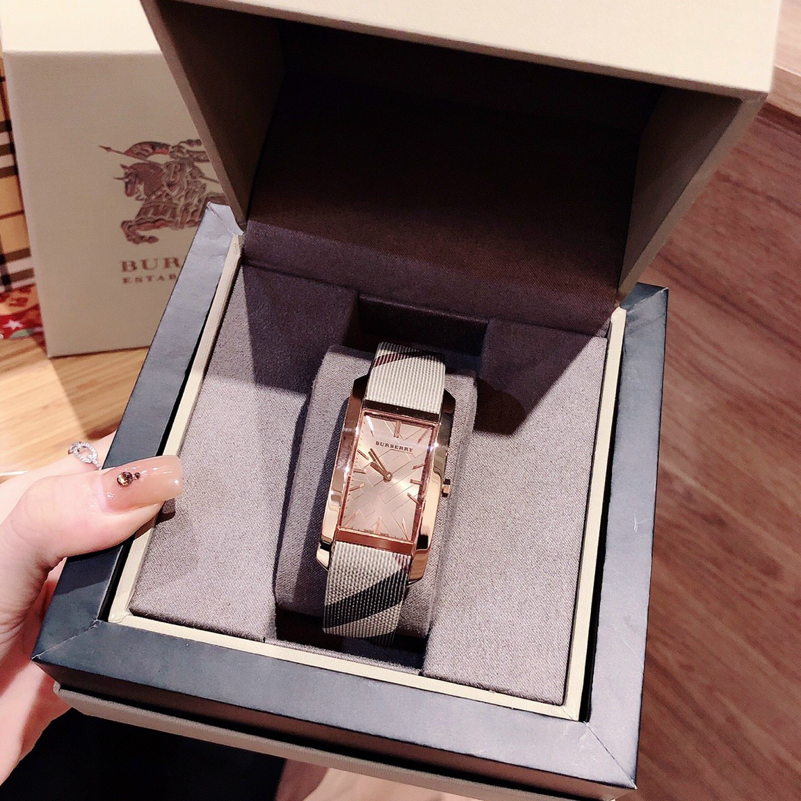 [HCM]Đồng hồ nữ mặt vuông Burbery BU9007 - BU9408 dây da size 25*34mm ,đồng hồ nữ chống nước ,đồng hồ nữ đẹp