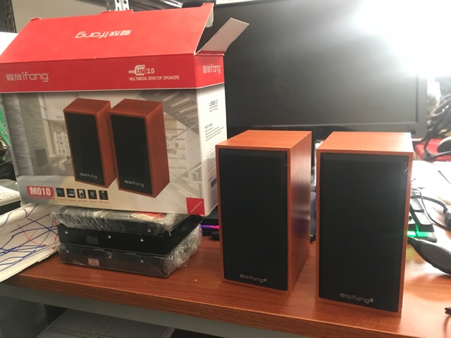 Loa gỗ USB 2.0 âm thanh cực hay dùng cho laptop - PC Kích thước 15x17x18cm có chỉnh Volume trên dây loa