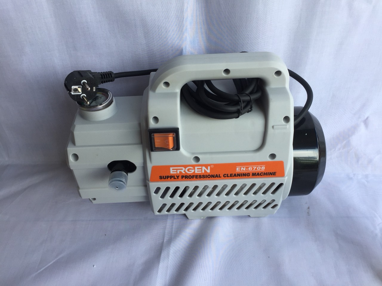 Máy rửa xe áp lực cao ERGEN 6708 Máy rửa xe mini gia đình công suất 2300W moter lõi đồng cảm ứng từ tự động hút và ngắt nước khi bóp cò, Tặng bình tạo bọt siêu tiện lợi