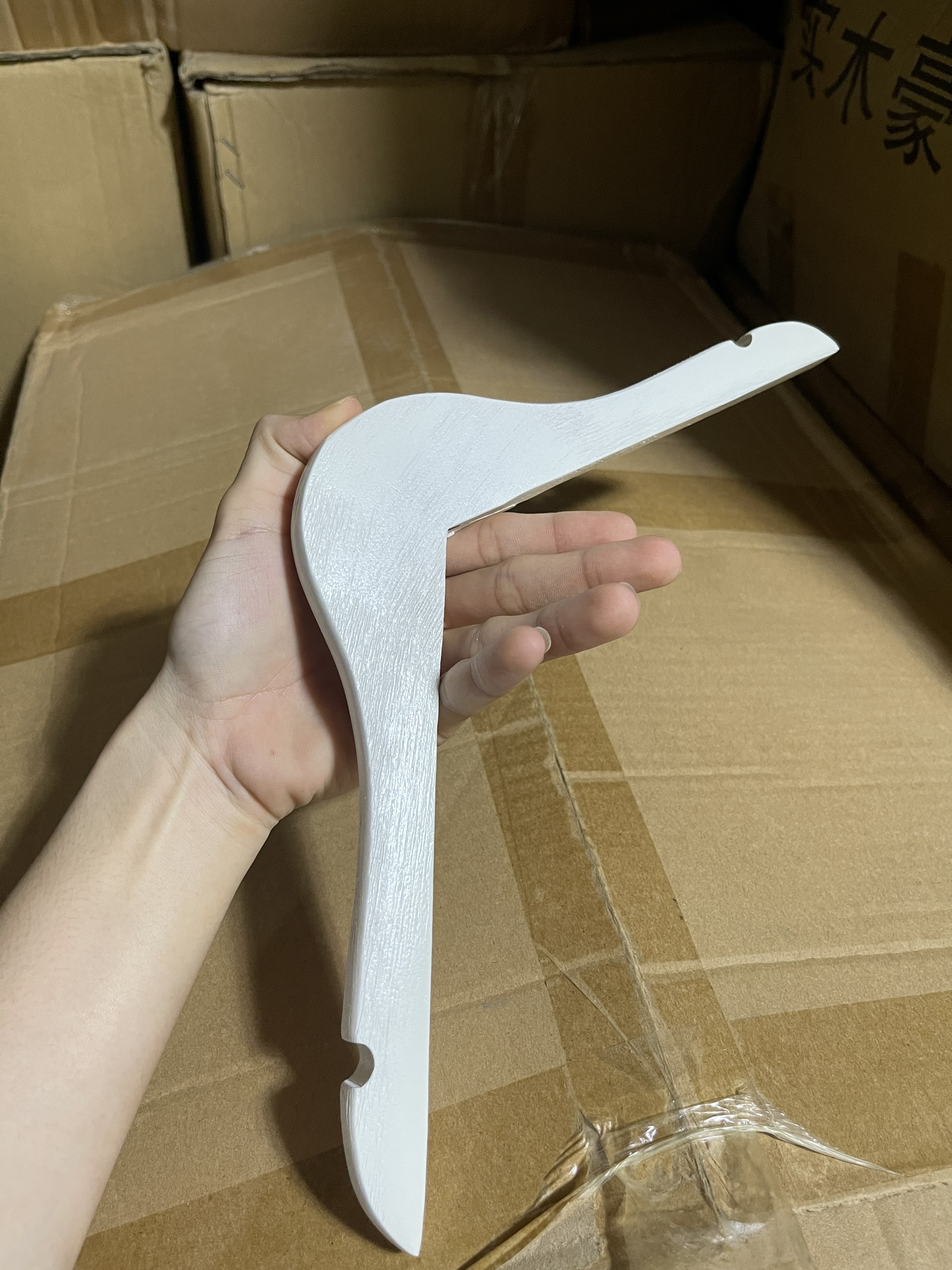 Móc gỗ trắng sơn xước ktn 32cm