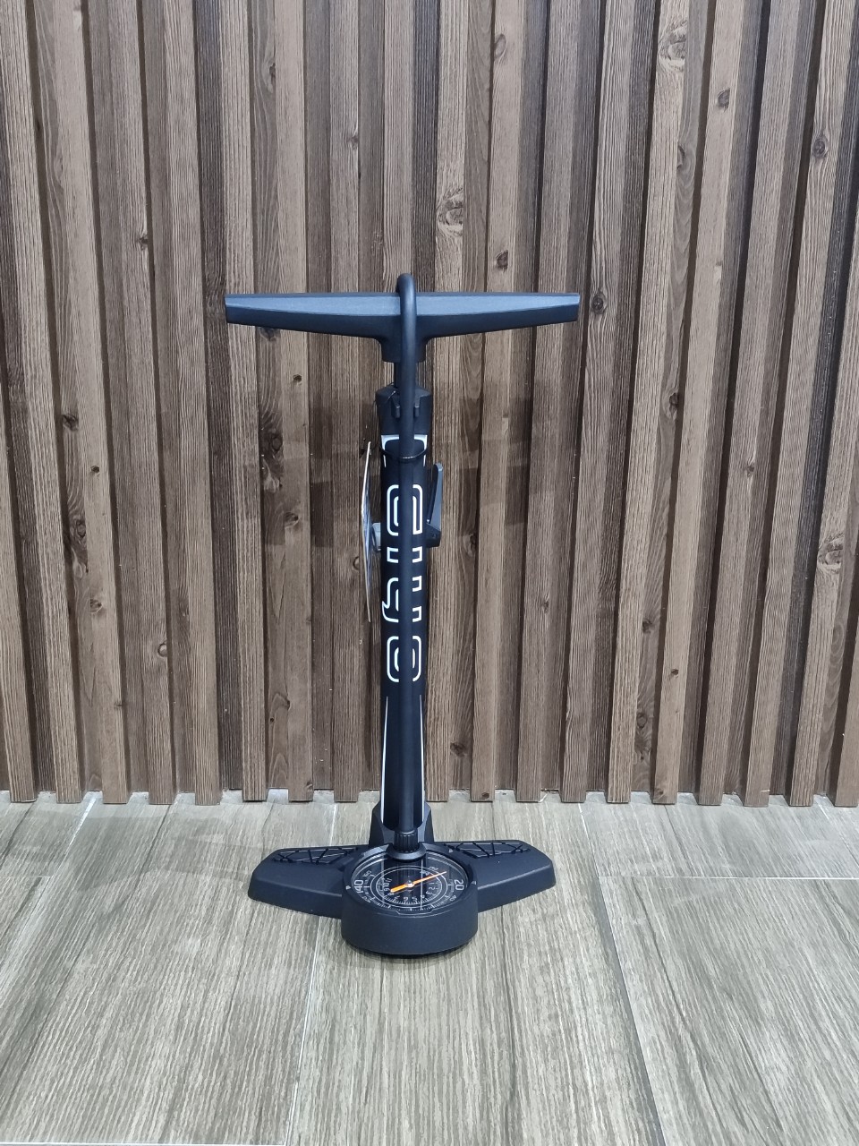 Bơm sàn mini giyo gf-273s, van thông minh 160psi/11kg, dùng cho xe máy và xe đạp - sports world