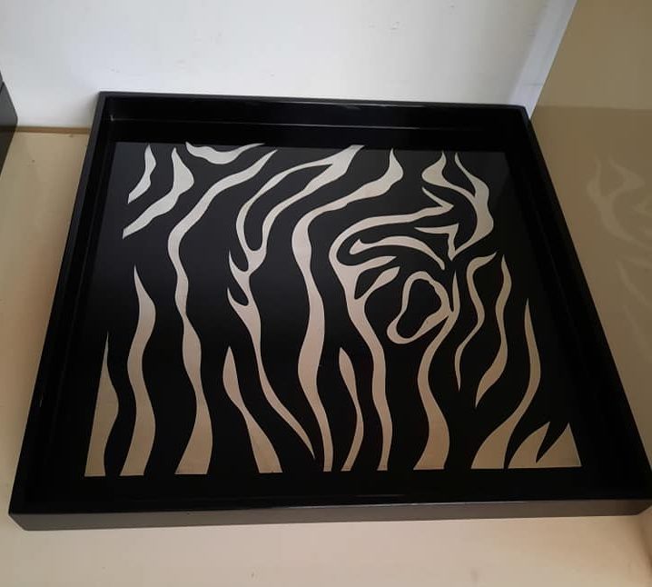 Khay sơn mài vuông vẽ trên bạc 37x37x3 cm