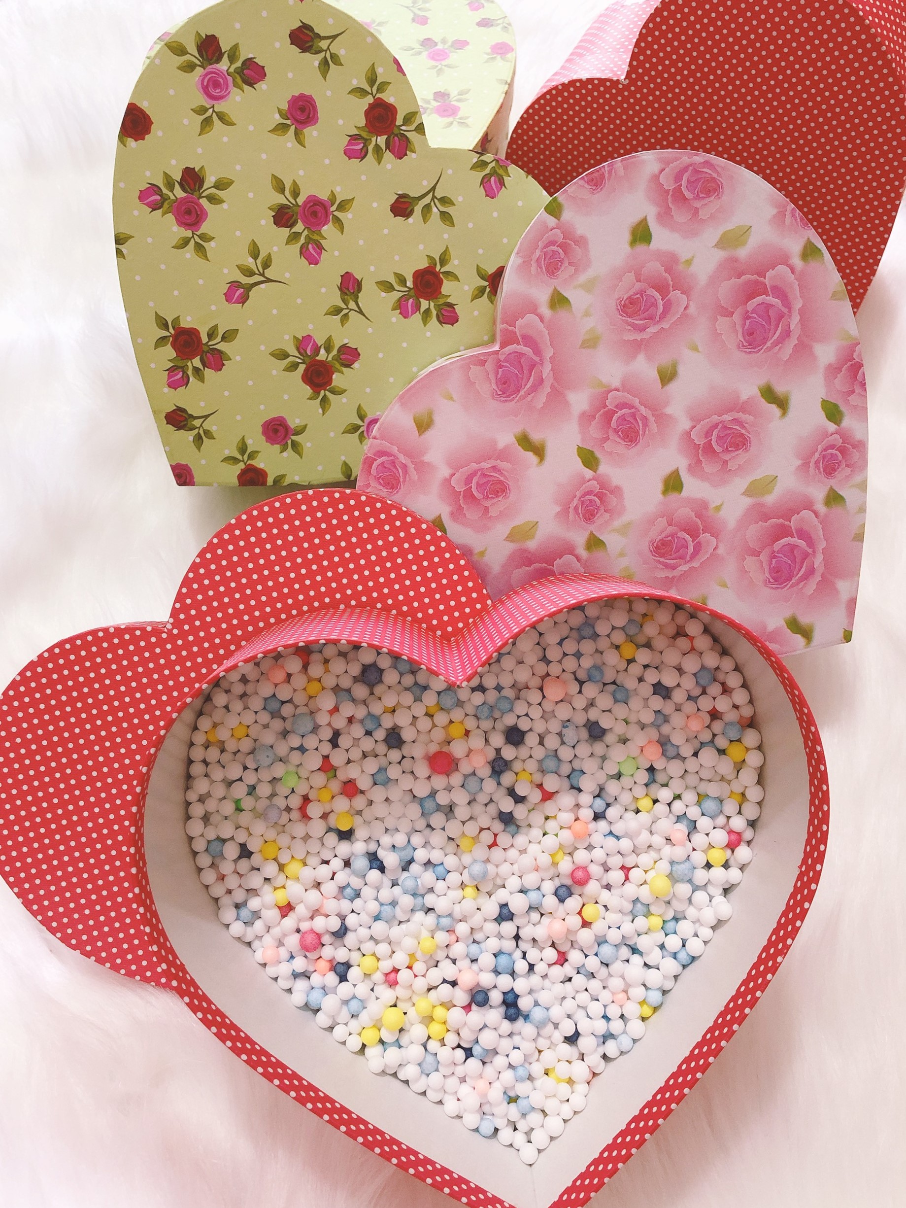 Hộp  quà tặng trái tim size lớn  kèm hạt xốp nhiều màu