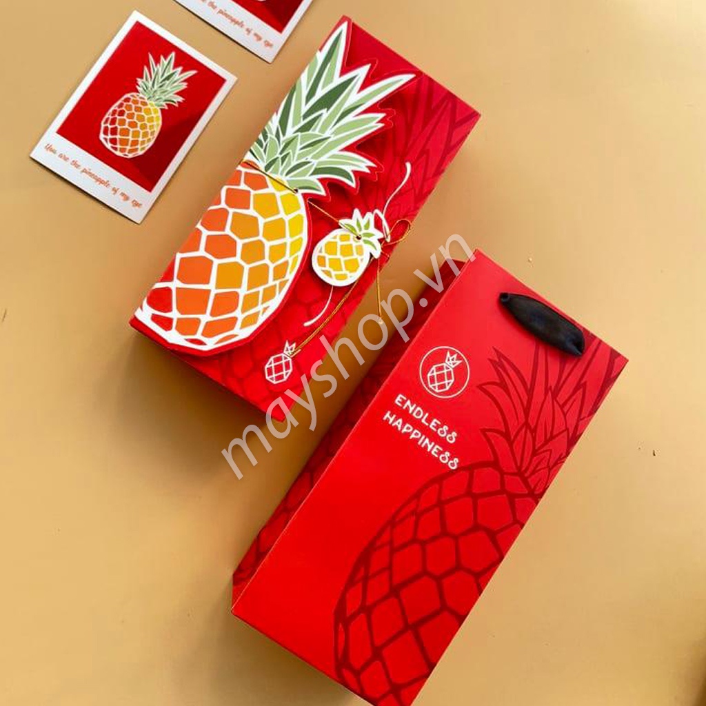 Hộp bánh dứa màu đỏ