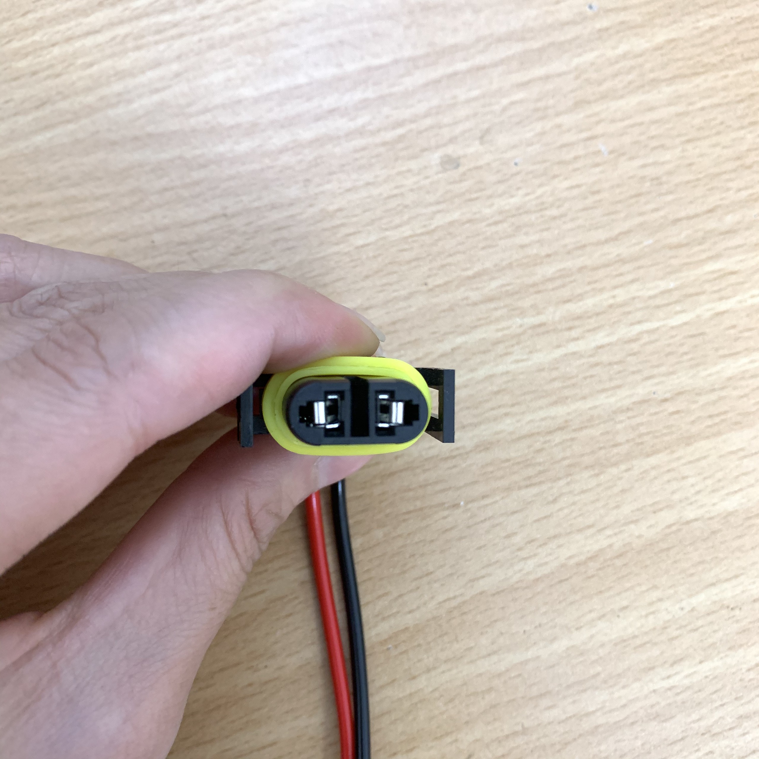 1 Cái giắc cắm đèn ô tô Chân H11,9006