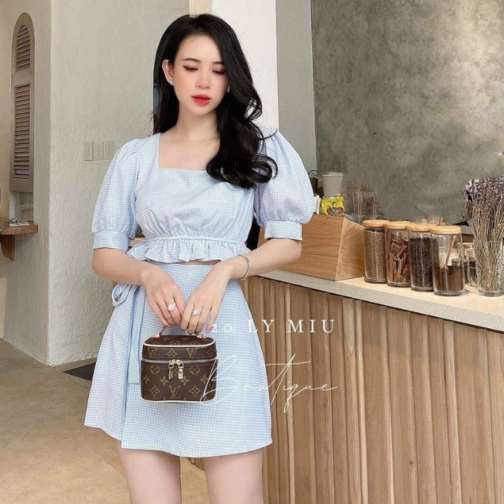 [freeship]set váy nữ gồm áo sơ mi nữ tay phồng dáng croptop bèo đuôi áo và chân váy chữ A chất liệu vải kate lụa thích hợp đi chơi đi du lịch đi ăn đi làm - GIRLY STORE