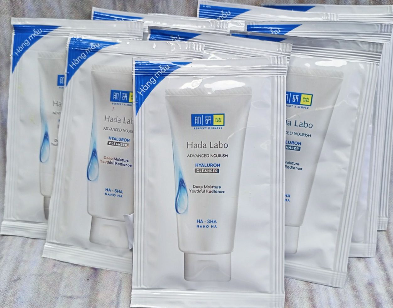 20 gói Kem rửa mặt dưỡng ẩm Hada labo