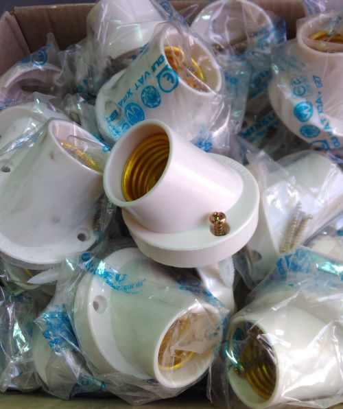 Đuôi Đui Đèn Xoáy E27 - Đui Treo - Đui Vát - Đui Đèn Chiụ Mưa. Đuôi Đèn ( Treo, Ốp Trần, Vát ) Các Loại Giá Rẻ.