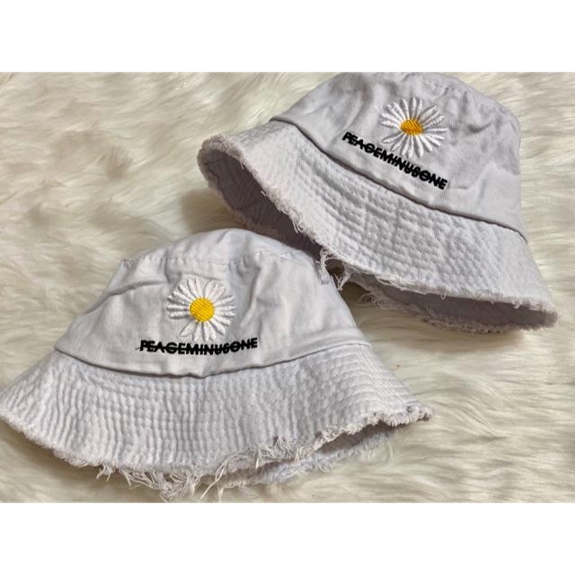 [HCM]Nón Tai Bèo Viền Rách Tua Rua Bụi Hoa Cúc Kèm Chữ Hot