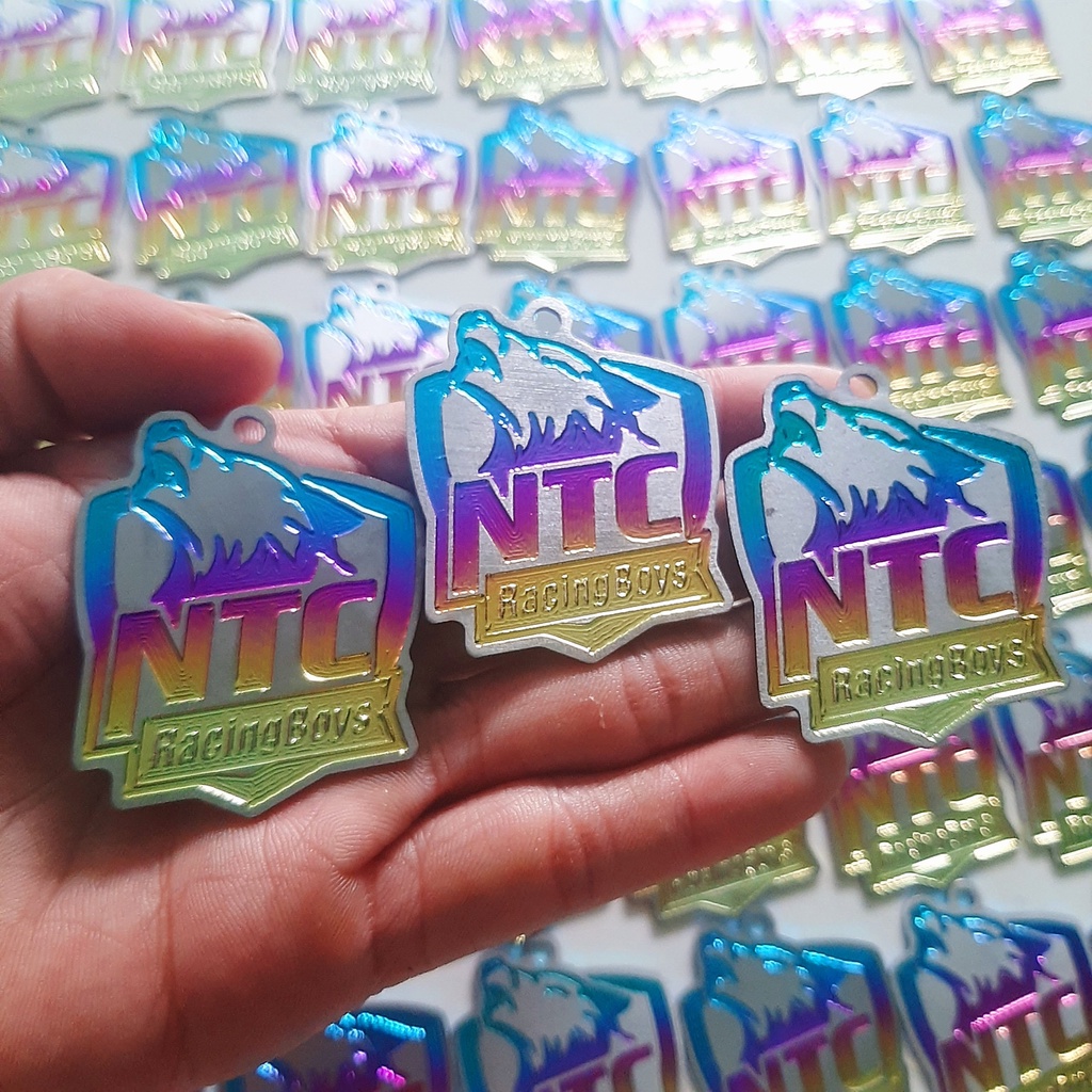 Logo móc khóa titan chất liệu titan sáng bóng sang xịn