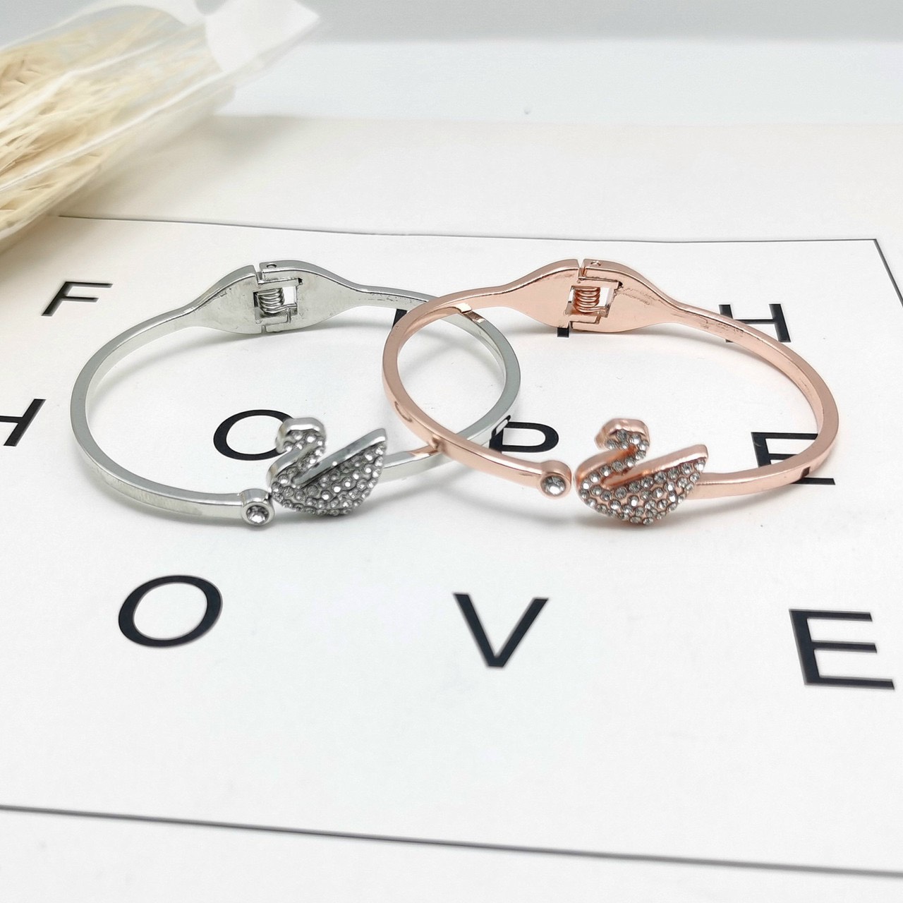 Vòng Tay Thiên Nga Đính Cườm Cao Cấp AC75