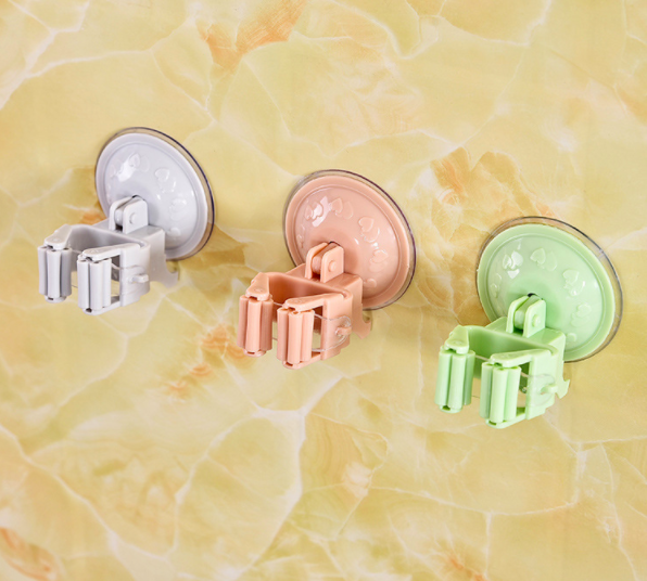 [HCM]Móc treo kẹp giữ cây lau nhà hít chân không ( màu ngẫu nhiên )