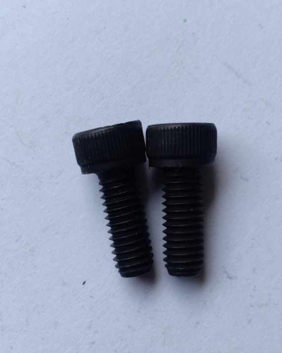 1 BỊCH 25 CON BULONG LỤC GIÁC THÉP 6x15 M.E HOÀNG KHANG