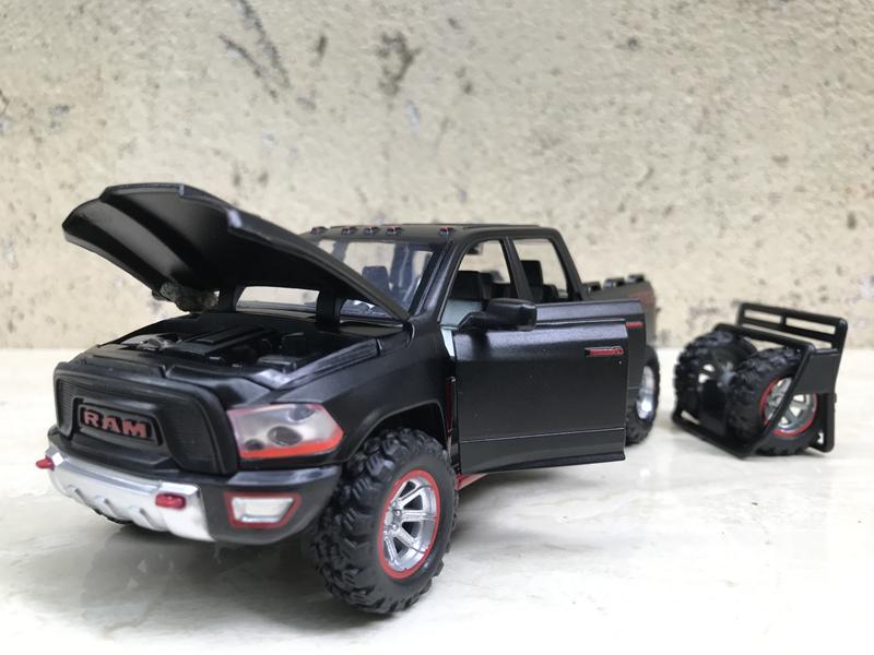 Mô hình xe bán tải Dodge RAM 1500  - 1:32