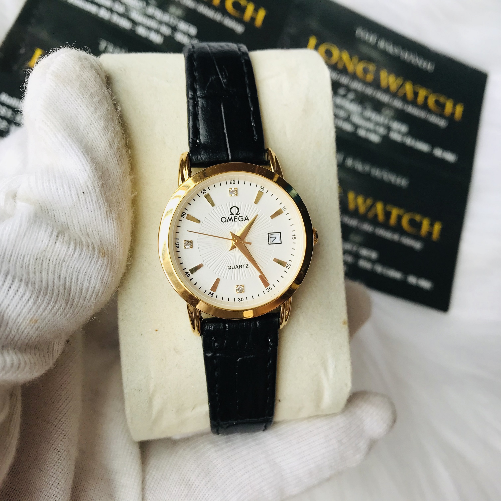 ĐỒNG HỒ NỮ, KÍNH MINERAL CRYSTAL CHỐNG XƯỚC, SANG TRỌNG, DÂY DA, VIỀN THÉP KHÔNG GỈ 316L, VIỀN MẠ VÀNG PVD BỀN MÀU, CHỐNG XƯỚC, CHỐNG NƯỚC, LỊCH NGÀY, TẶNG DÂY DA BÒ , TẶNG VÒNG ĐÁ TỲ HƯU PHONG THỦY, 02 PIN DỰ TRỮ AG4