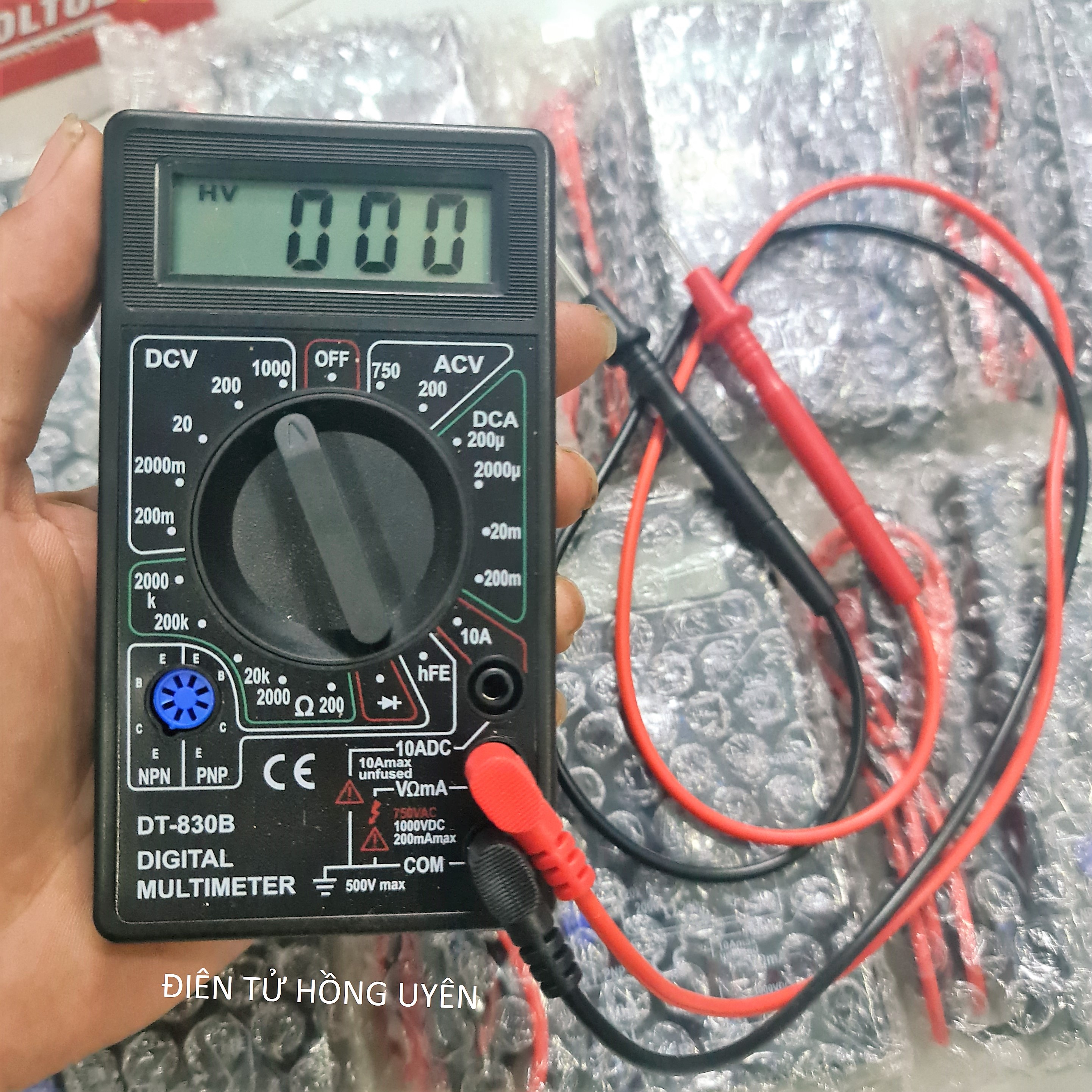 Đồng hồ điện tử DT-830B new (Tặng kèm pin 9V). Đồng hồ vạn năng nhiều chế độ cho thợ điện, đồng hồ đo điện, đo thông mạch, đo điện trở... Chạy pin 9V