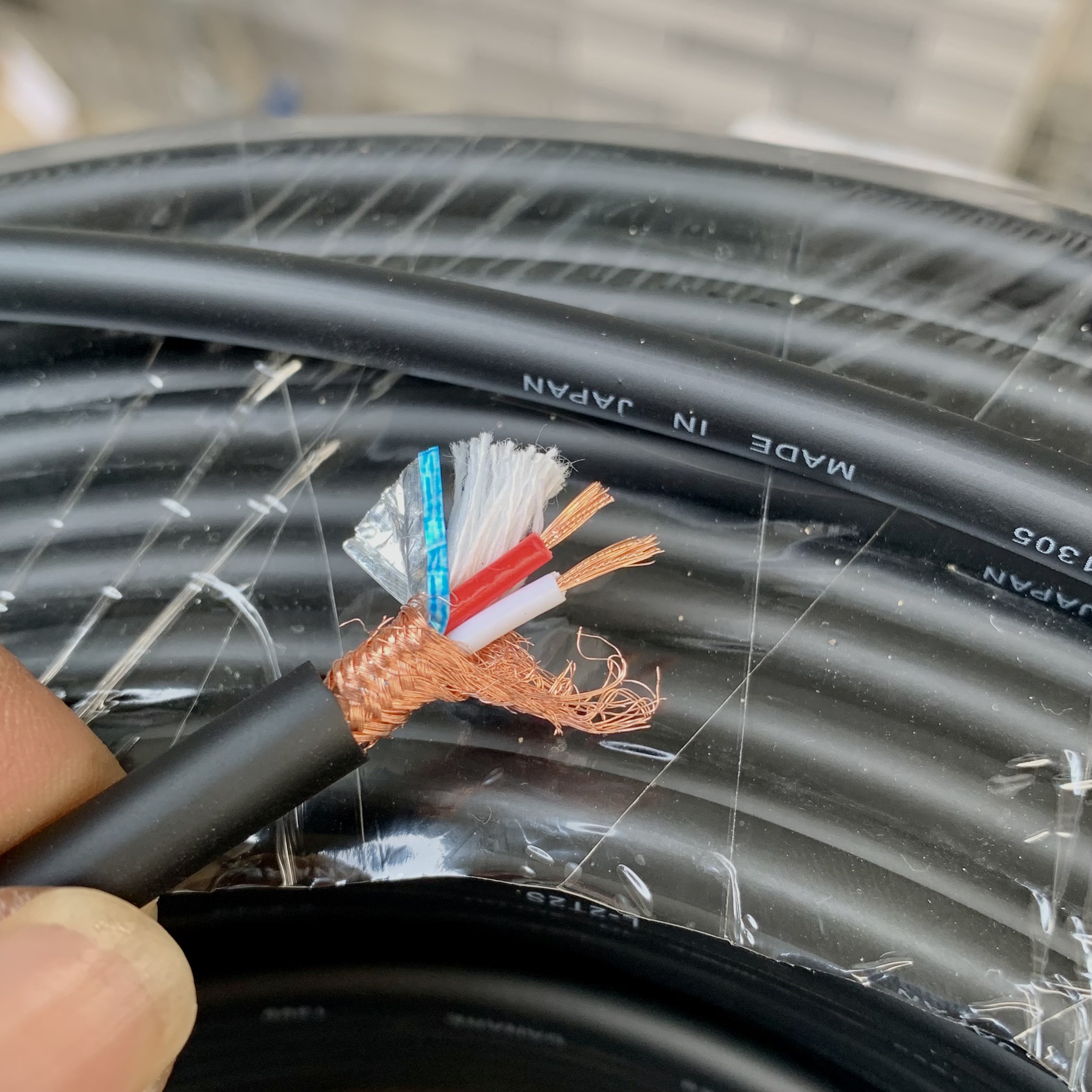 Dây Tín Hiệu Âm Thanh Chống Nhiễu, giá bán 1met. | dùng hàn dây micro, dây canon, dây 6ly, dây av hoa sen, dây line nhạc cụ.