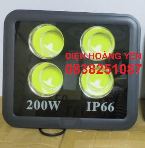 Đèn pha cốc 200W chiếu sân bóng, sân cầu lông, sân tennis