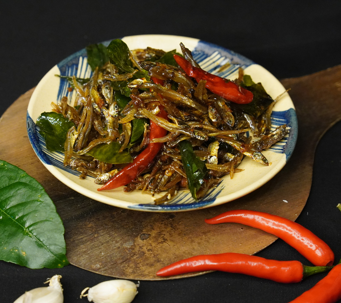 Cá cơm rim lá chanh mặn ngọt đậm đà - 150gram