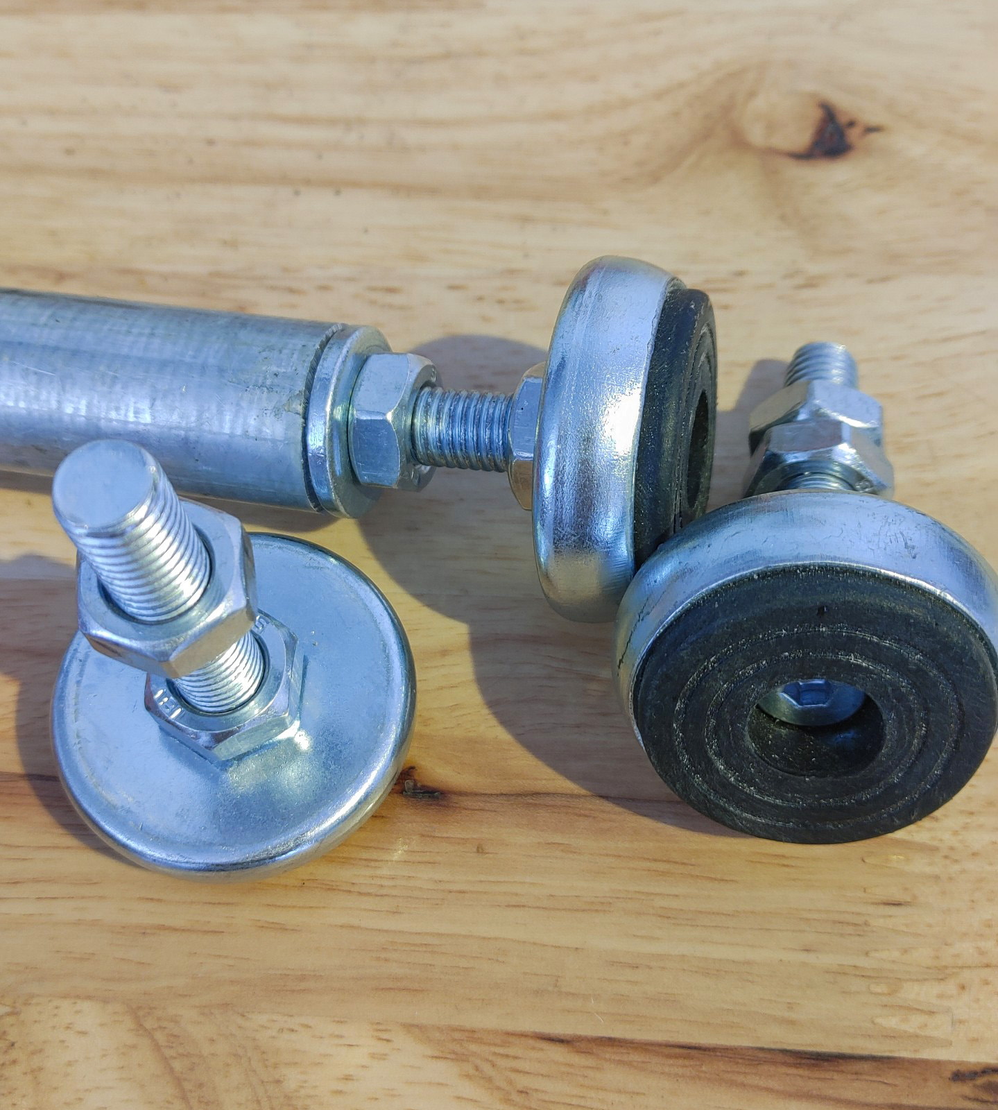Chân cao su tăng chỉnh ti 12 ( kết nối với bushing) có thể làm xà đơn không khoan tường/Metal adjuster
