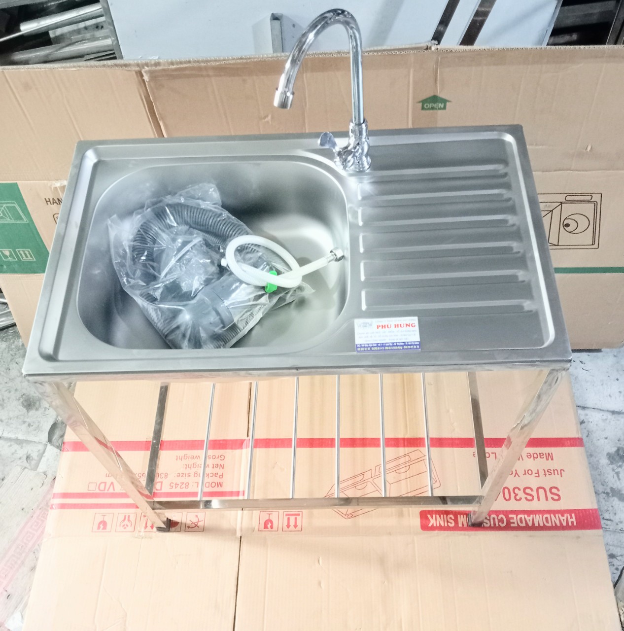 CHẬU RỬA CHÉN  CÓ CHÂN INOX  VÀ VÒI CAO CẤP KT: 75 X 45 X 78 (DxRxC)