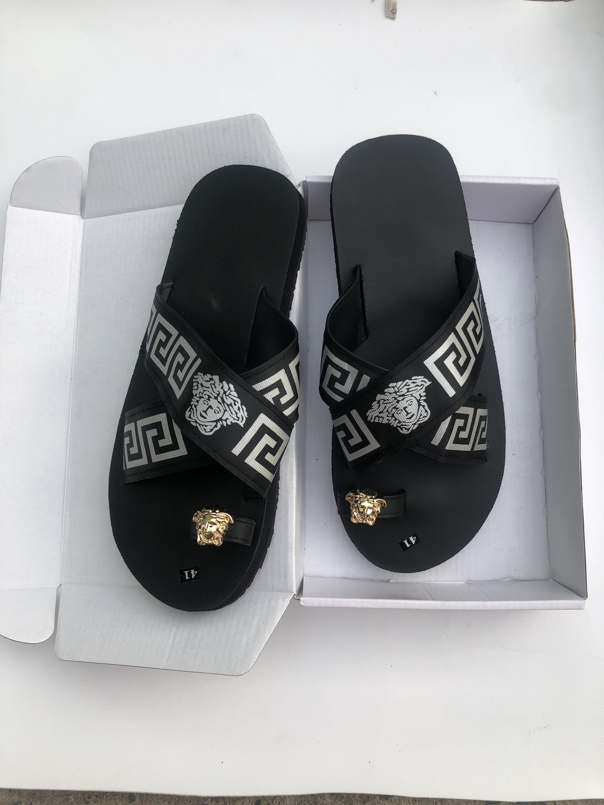Thới giới dép sandal dép sỏ ngón chéo nam và nữ đế đen quai dù đen có logo