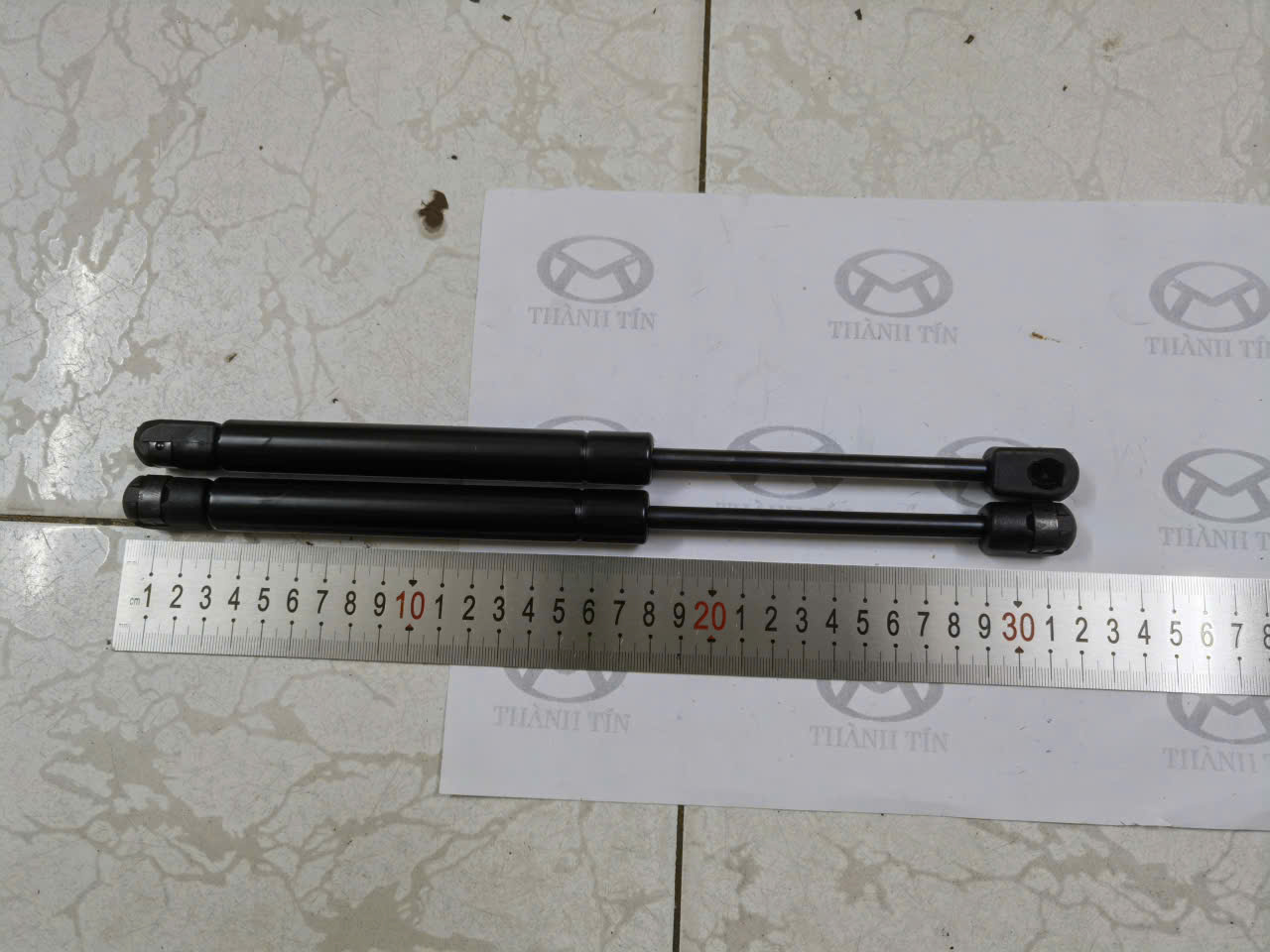 Ty chống cốp sau Ford Mondeo 2003-06