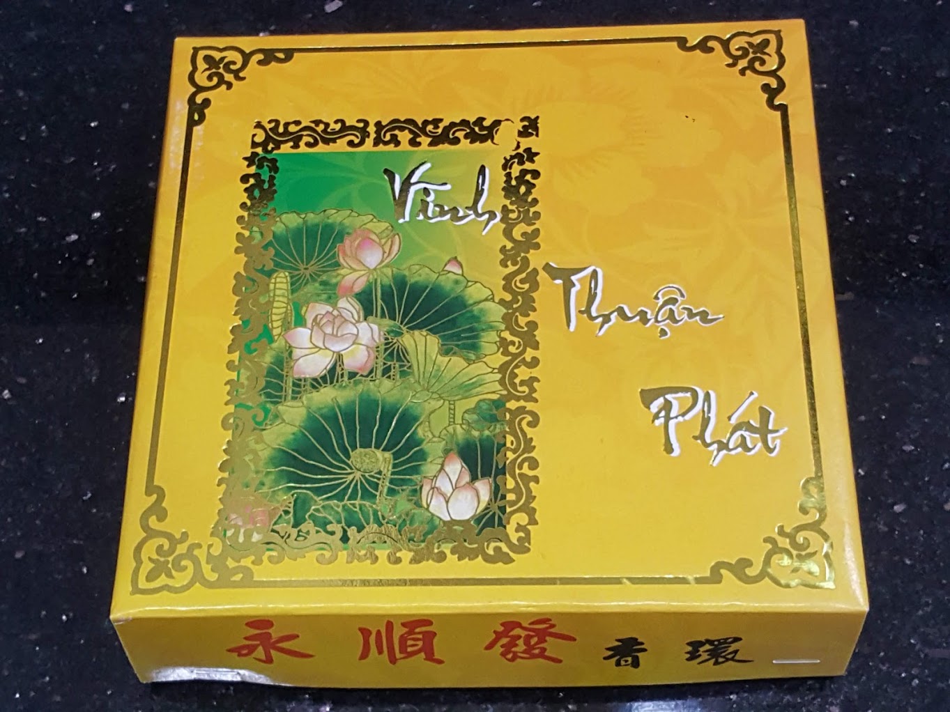 Nhang khoanh thảo dược Vĩnh Thuận Phát Sen - Hộp 10 vòng cháy 24 giờ